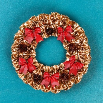 Coronas de Navidad hechas a mano para puertas. Manualidades infantiles
