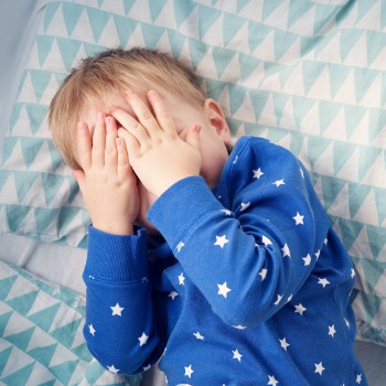 Cuando los niños no quieren irse a la cama a dormir y se levantan sin parar