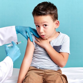 Calendario de vacunas para niños 2025. Vacunación en España