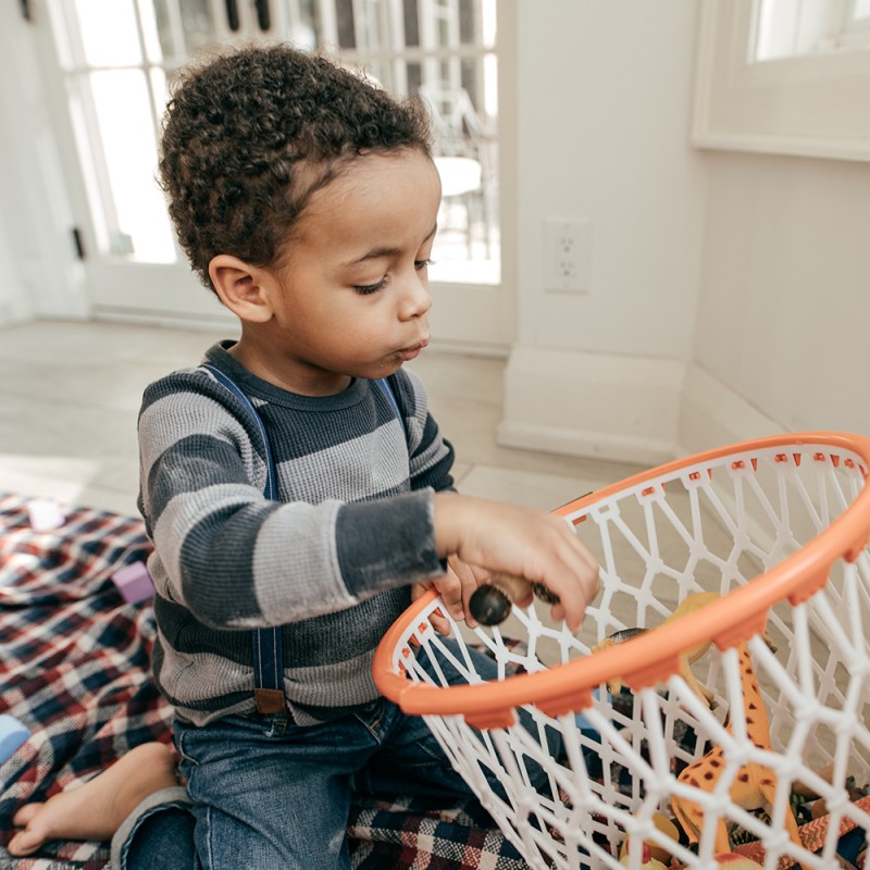 Trabajar la autonomía de los niños según su edad encargándoles tareas