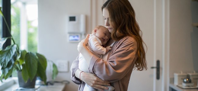 Por qué los niños que reciben más abrazos son más inteligentes