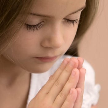 6 oraciones cortas de Semana Santa para niños - Rezar en familia