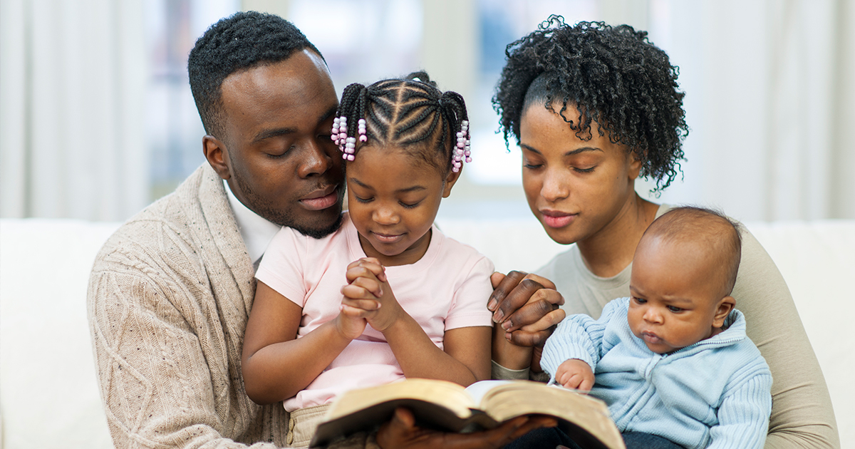 Rezar oraciones para niños y en familia