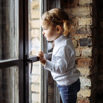 6 errores de los padres cuando su hijo está triste o con el ánimo bajo