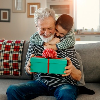 Regalos para abuelos y abuelas de parte de sus nietos - ¡Felicidades!