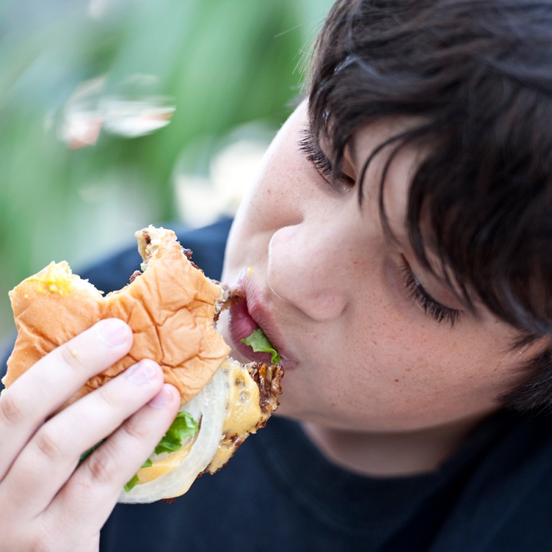 La obesidad y los malos hábitos de alimentación en los niños - ¡Stop!
