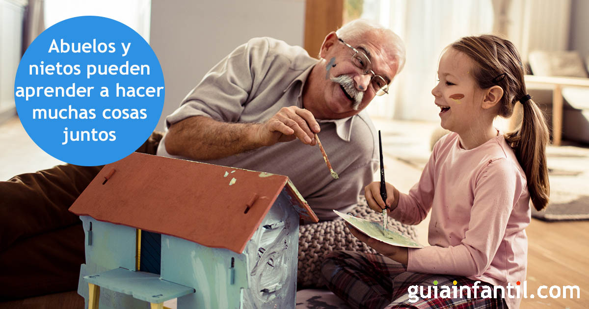 abuelos y nietos aprenden a pintar