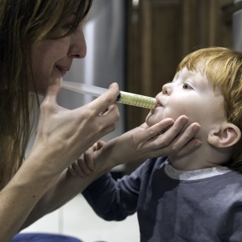 Los peligros de automedicar al niño - Consulta SIEMPRE al pediatra