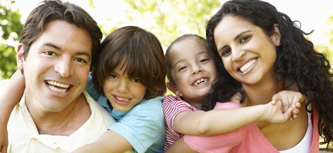 La risa en familia consigue unir a padres e hijos
