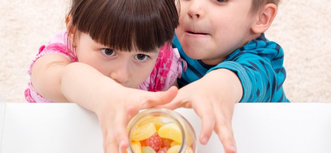 6 peores alimentos para niños que están dañando su salud