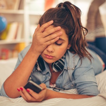 7 medidas que tu hijo adolescente debe conocer contra el ciberbullying