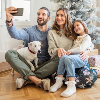 27 frases de Navidad para acompañar las fotos navideñas familiares