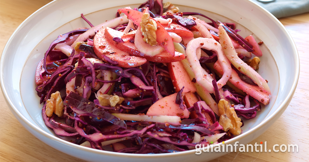 Col lombarda con manzana