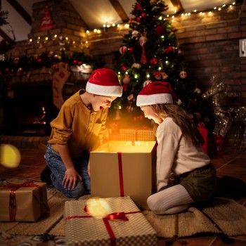 Qué personajes de la Navidad traen regalos a los niños en el mundo
