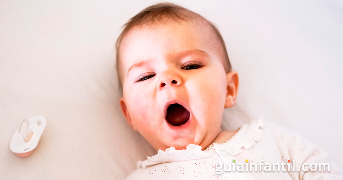 Tipo del sueño en los bebés de 4 a 6 meses