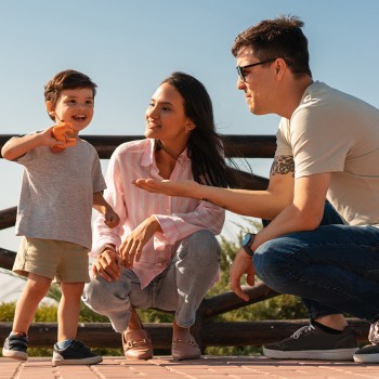 Conecta con tu hijo (de verdad) empleando la escucha activa en casa