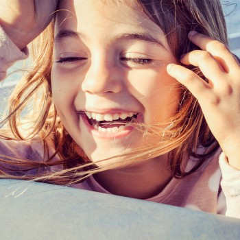 Problemas dentales infantiles - El bruxismo y la caries en los niños