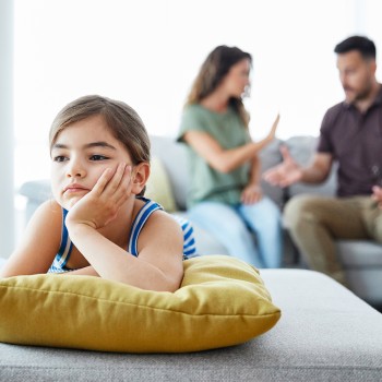 ¿Es bueno que los padres NO discutan frente a sus hijos? No, no lo es