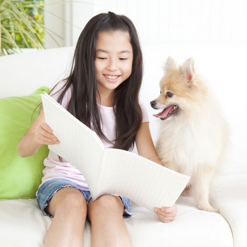 Beneficios de las terapias de lectura con perros para los niños