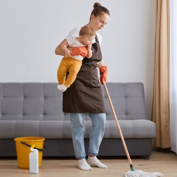 El salario de una mamá que trabaja en casa, ¿cuánto habría que pagar?
