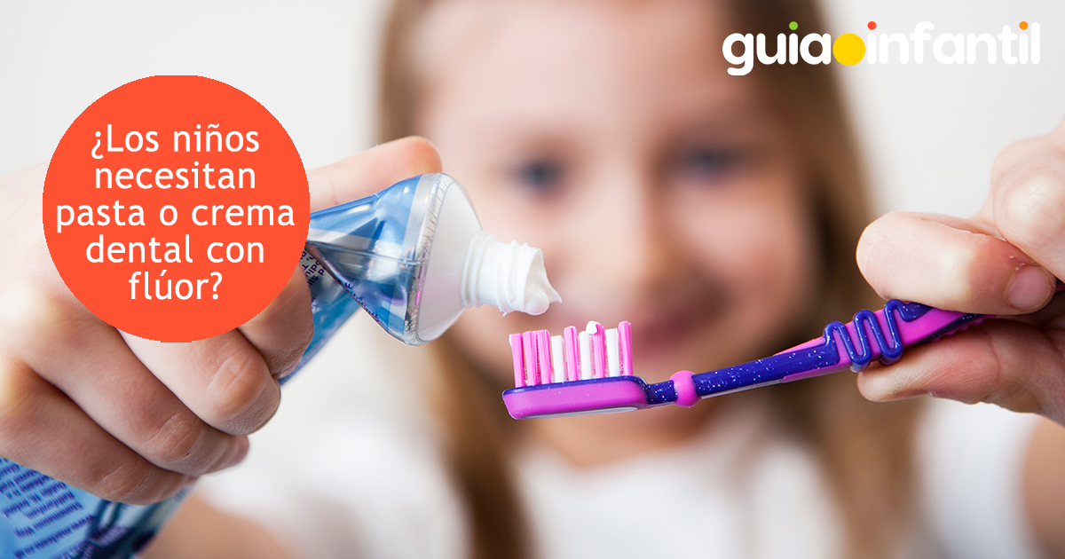 Pasta de dientes para niños pequeños, mejor sin flúor.