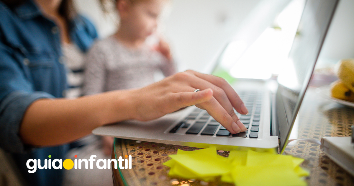 Home office mamá que trabaja