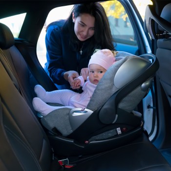 Los niños deben ir a contramarcha en el auto SIEMPRE - Tips para papás