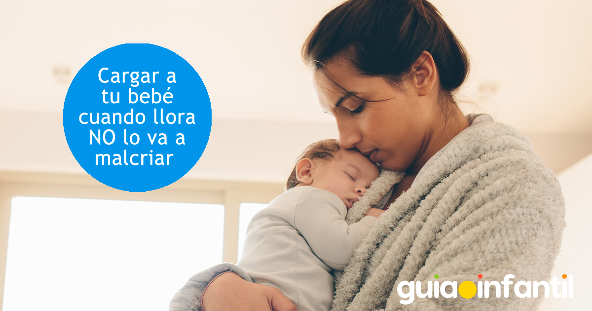 No, cargar a tu bebé no lo va a malcriar