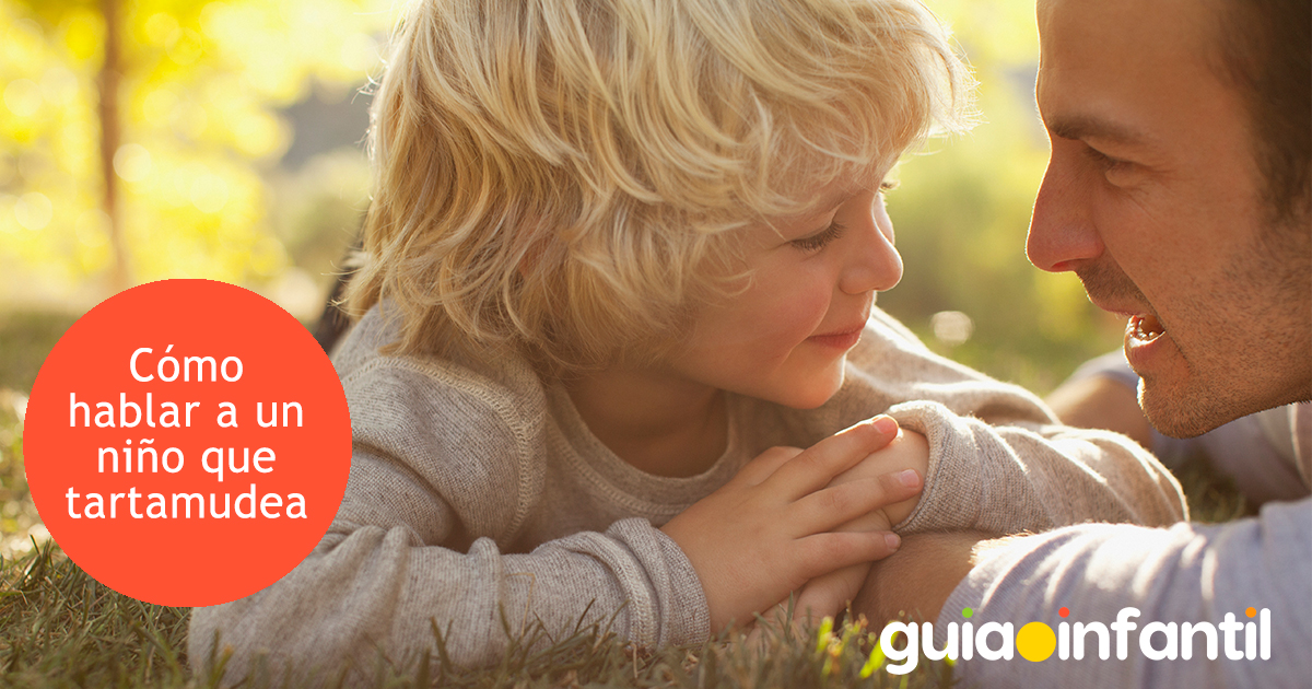 Hablar a un niño que tartamudea
