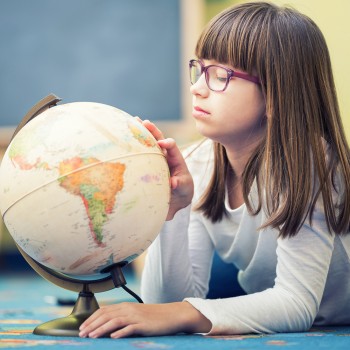 Útiles mapamundis mudos y con nombres para niños para aprender geografía