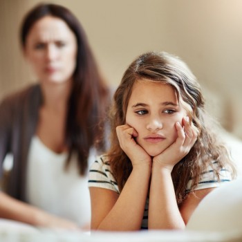 La reacción del cerebro de los niños cuando se les critica constantemente
