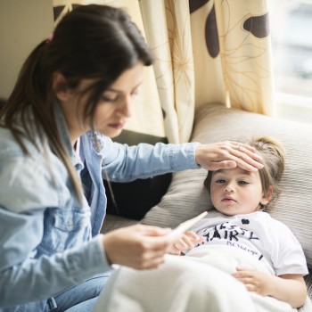El método más exacto para tomar la temperatura del niño con fiebre