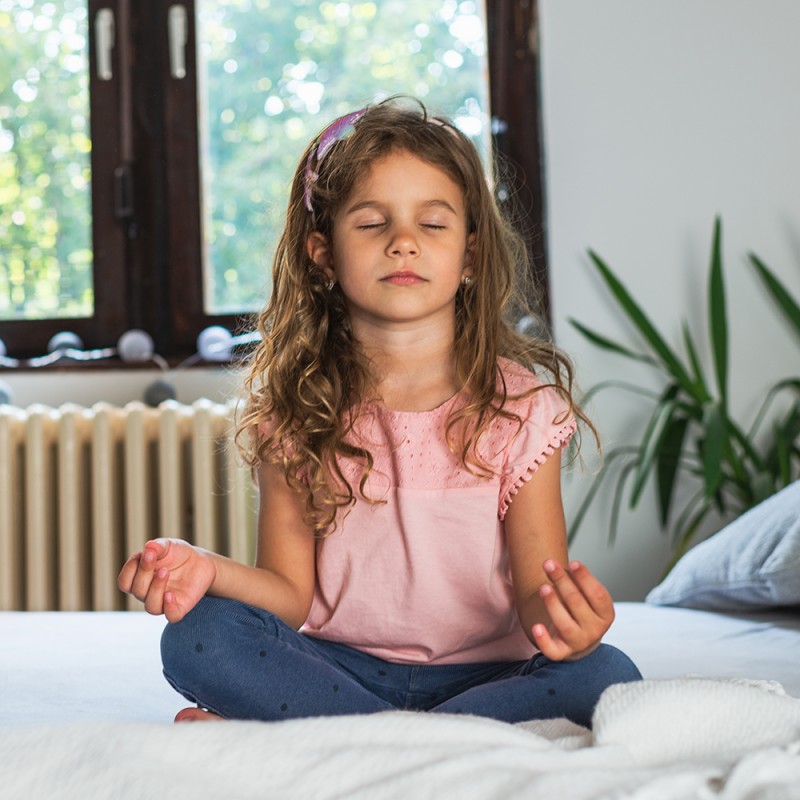 Practica la meditación diaria para relajar y conectar con tu hijo