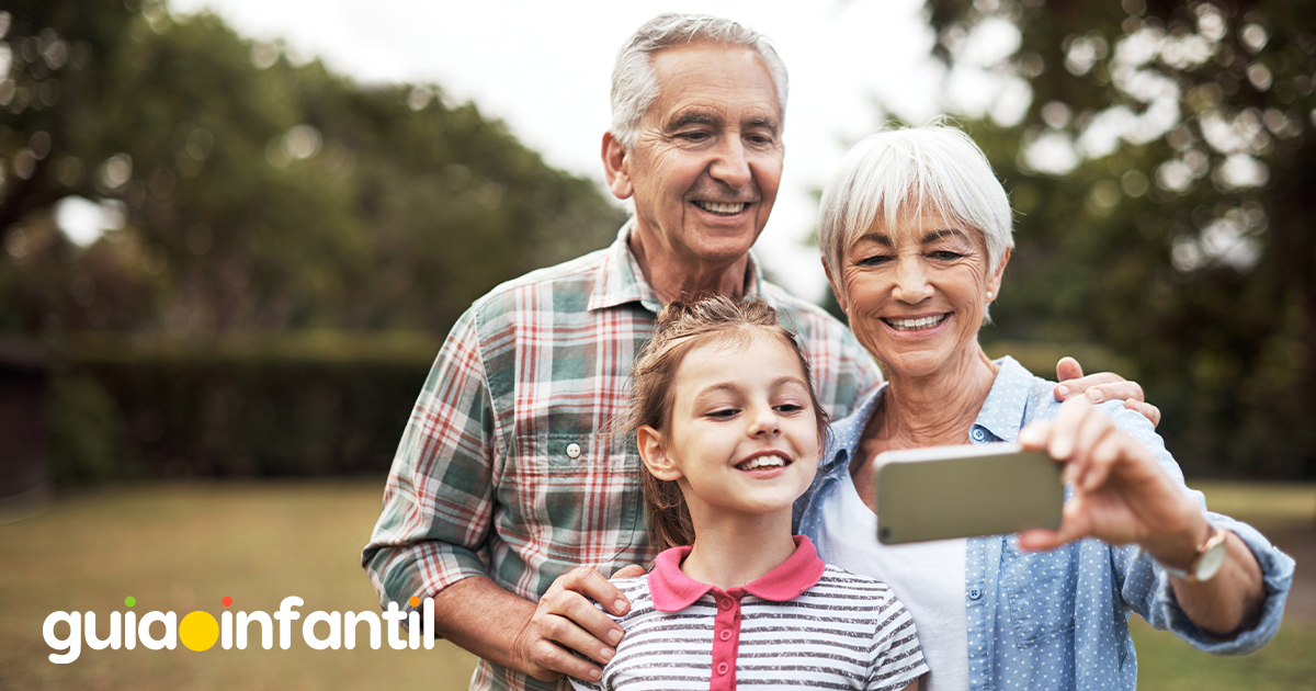 Buena relación de nietos y abuelos