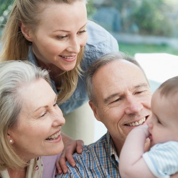 La razón por la que los niños prefieren a sus abuelos maternos
