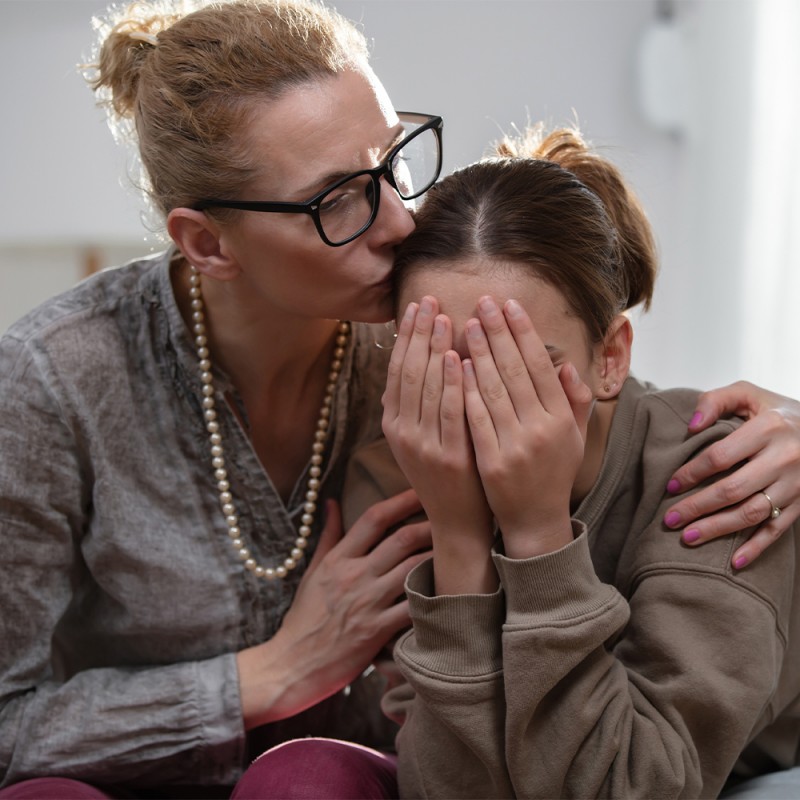 ¿Cómo ayudar a mi hijo adolescente si se siente triste o la pasa mal?