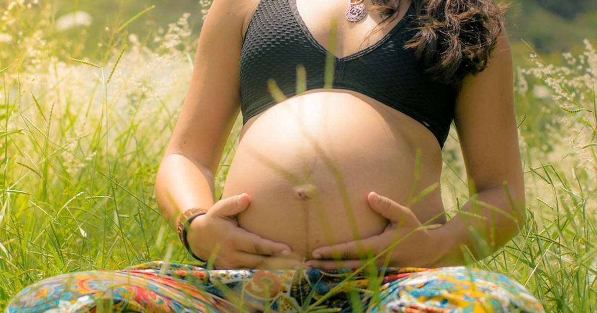 Tomar el sol estando embarazada con seguridad