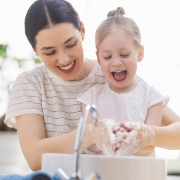 La forma más fácil de hacer que los niños se laven las manos