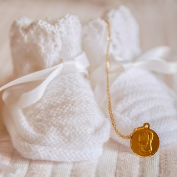 Bautizar al bebé - ¿Qué es el sacramento del bautismo católico para niños?