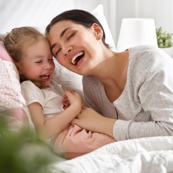 6 maneras de conectar con tu hijo al despertarse cada mañana