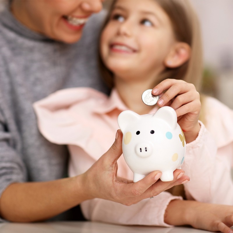 Enseña a tu hijo a ahorrar y cómo manejar su dinero de manera efectiva