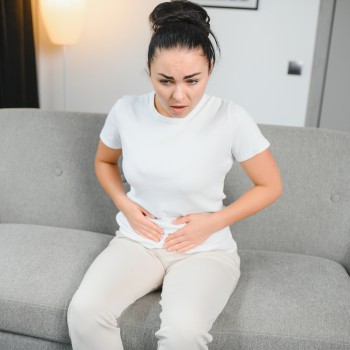 ¿Puedo saber si estoy embarazada solo tocándome el vientre?