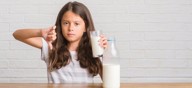 a un niño que no le gusta la leche