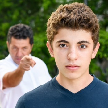 Para saber qué estás haciendo mal con tu hijo adolescente, hazte estas preguntas