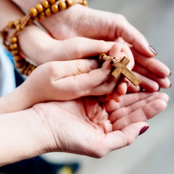 18 oraciones para niños con las que rezar todos los días en familia