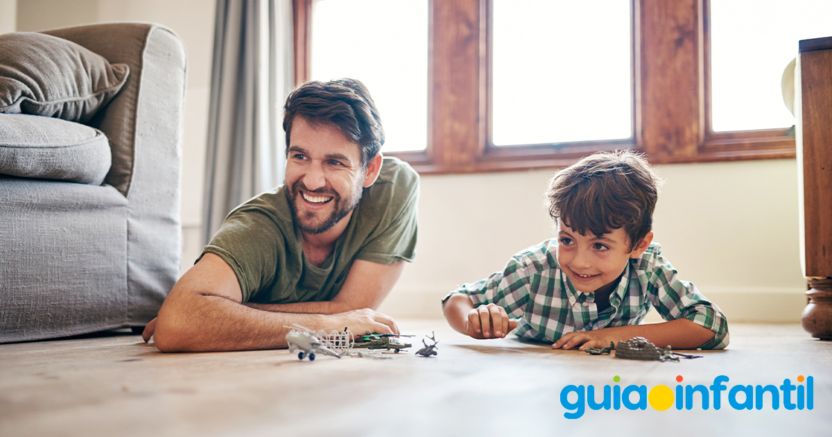 El juego en el piso con los niños