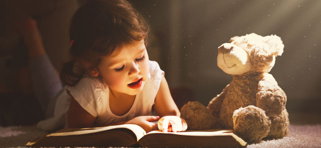 Escuchar lo que leemos mejora la lectura de los niños