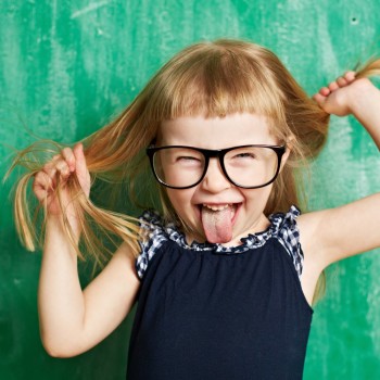 Cuatro sencillos ejercicios para estimular la lengua de los niños en casa