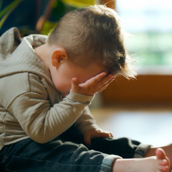 ¿Por qué me cuesta abrazar a mis hijos? La falta de besos sí deja huella