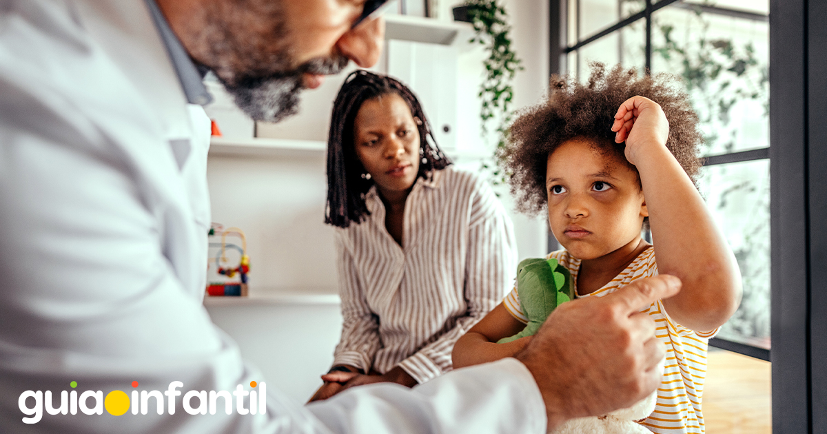 Revisar las manchas en la piel de los niños